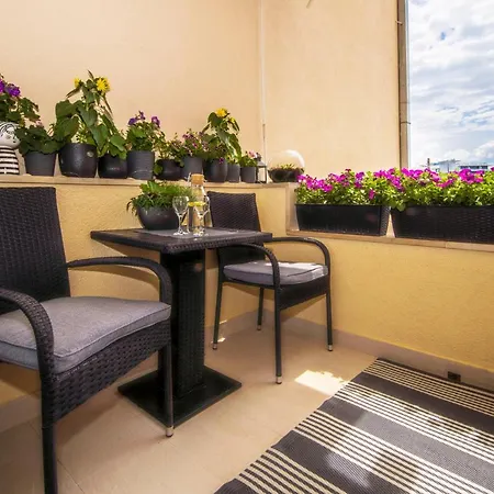 Apartment Summer Dreams *