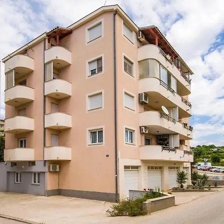 Summer Dreams Apartment Split